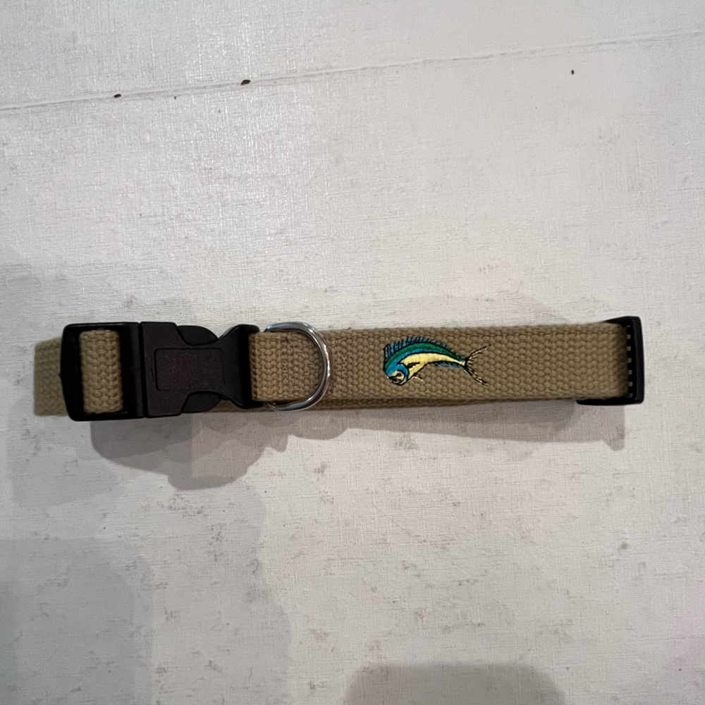 Sold Embroidered mahi dolphin beige click clasp dog collar and leash. EUC!